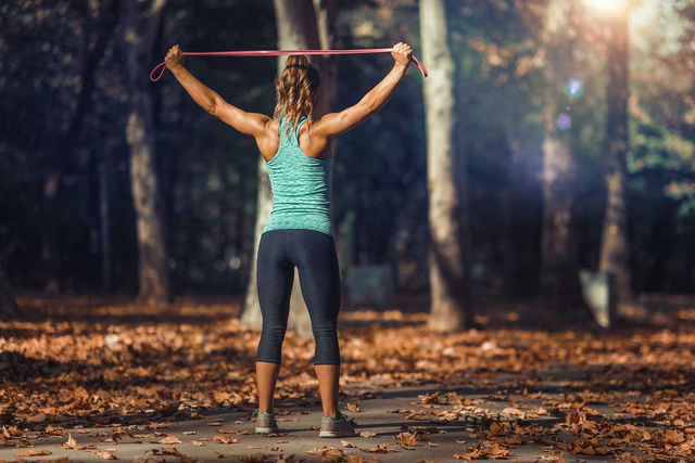 A full-body exercise with just a latex resistance pull up bands!